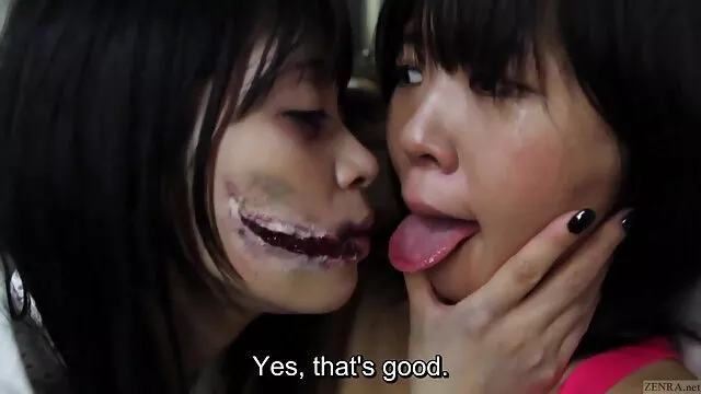 Nóng khiêu dâm, không giấy đăng ký  Ba sec nguoi choi cho thiếu niên đồng tính nữ