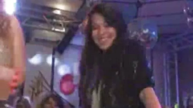 Nóng khiêu dâm, không giấy đăng ký  Vợ chồng trẻ không biết chán trong phòng xem phim sec nguoi va thu ngủ