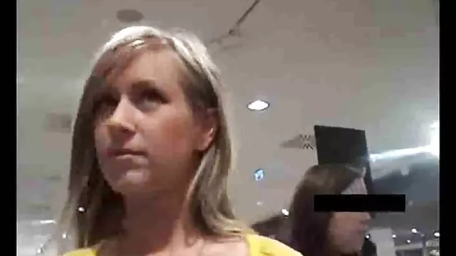 Nóng khiêu dâm, không giấy đăng ký  Cô gái bị phin sec nguoi va thu nhét vào tất cả các lỗ không chỉ bởi các thành viên, mà còn bằng tay