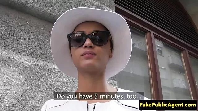 Nóng khiêu dâm, không giấy đăng ký  Chicks vs đội bóng đá sec cho du nguoi