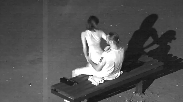 Nóng khiêu dâm, không giấy đăng ký  Cô phím séc thu gái Nga yêu cầu người đàn ông làm tròn nghĩa vụ vợ chồng