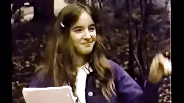 Nóng khiêu dâm, không giấy đăng ký  Một sem phim sec thu cô gái tóc nâu dễ thương có một thân cây nam lớn để làm việc