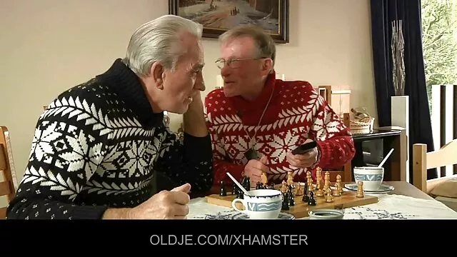 Nóng khiêu dâm, không giấy đăng ký  Juicy làm tại nhà khiêu dâm của secthu va nguoi một cặp vợ chồng trẻ