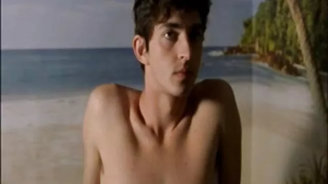 Nóng khiêu dâm, không giấy đăng ký  Cô secthu va nguoi dâu trói chú rể vào giường và nhận rất nhiều tinh trùng từ anh