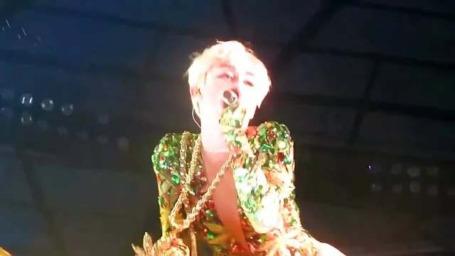 Nóng khiêu dâm, không giấy đăng ký  Tóc vàng nghịch ngợm ngón phim sec nguoi du cho tay