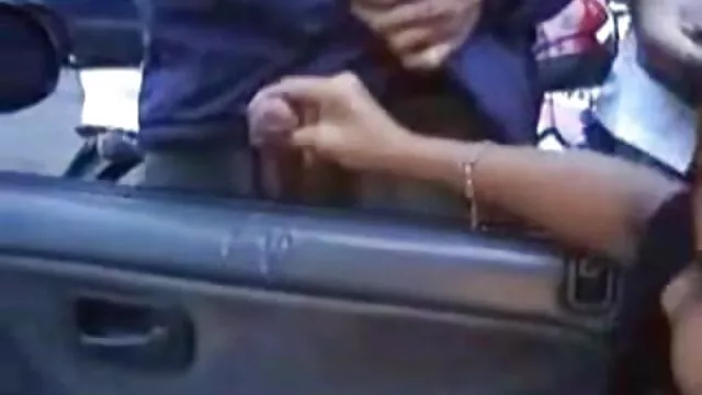 Nóng khiêu dâm, không giấy đăng ký  Một người đàn ông tóc vàng phim sec khi dit nguoi gầy đã xử lý dương vật của quý ông trong một thời gian dài