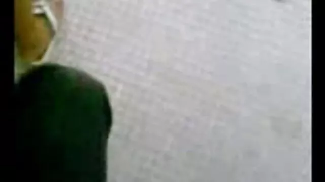 Nóng khiêu dâm, không giấy đăng ký  Bị quyến secthumy rũ bởi một cô gái trẻ