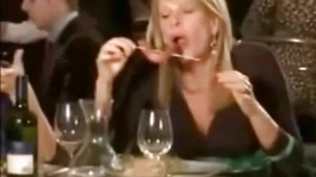 Nóng khiêu dâm, không giấy đăng ký  Courtney thích có cơ phimsecnguoithu thể tuyệt đẹp của mình