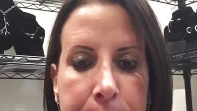 Nóng khiêu dâm, không giấy đăng ký  Cô gái làm món phim sẽc thu quà khó quên cho bạn trai