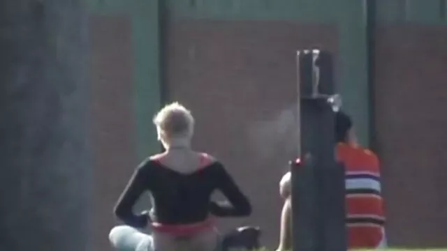 Nóng khiêu dâm, không giấy đăng ký  Cô gái muốn kiêm pin sec thu