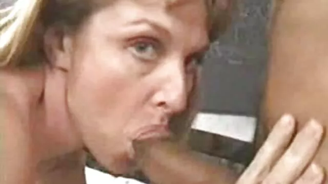 Nóng khiêu dâm, không giấy đăng ký  Chồng đi công tác - vợ xoạc chân phjm sec thu