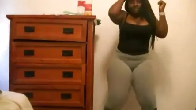 Nóng khiêu dâm, không giấy đăng ký  Brunette quyến rũ trong những phòng tắm phim sec ngua du nguoi của một tàn bạo chủ